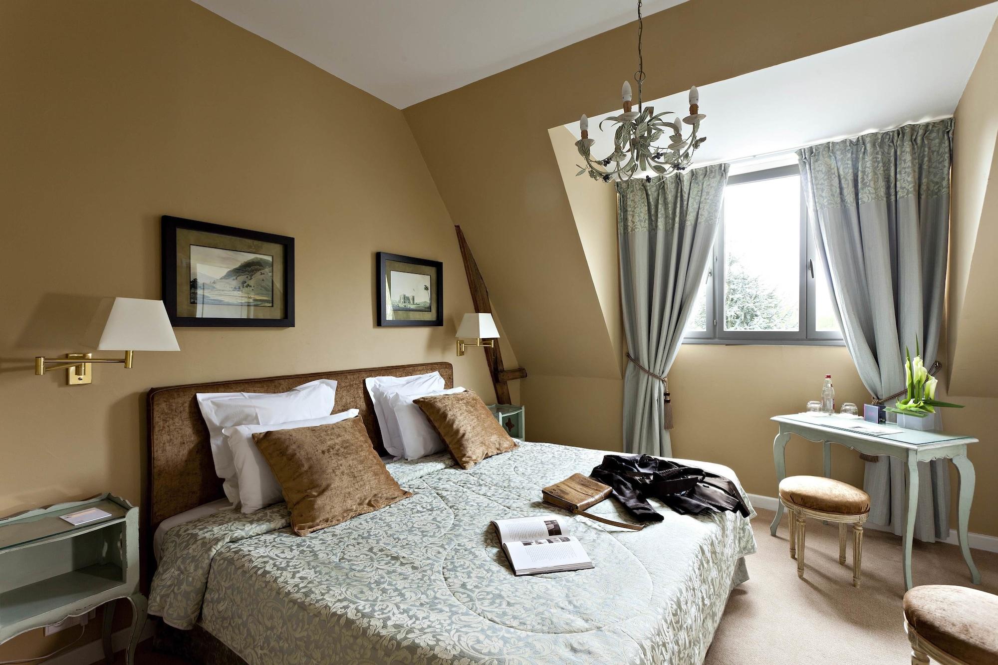 Chateau Hotel 3*