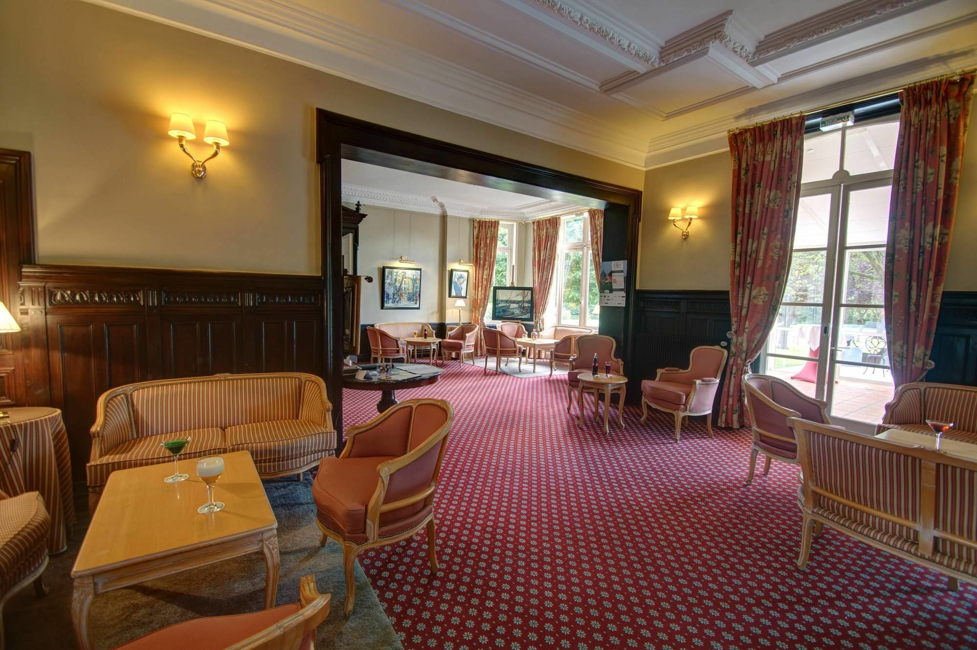 Chateau Hotel 3*